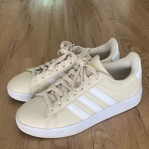 Adidas Court Shoe W8